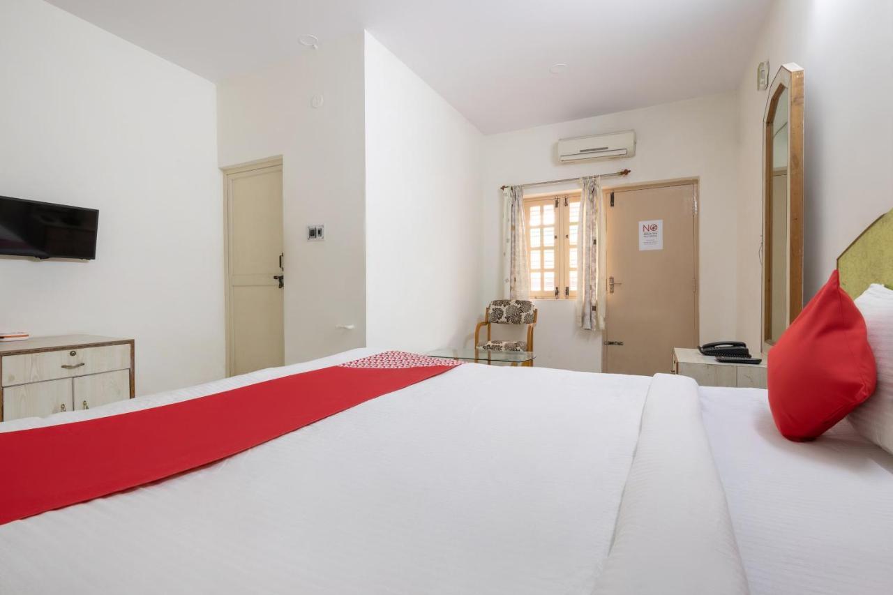 Oyo 16123 Chandana Deluxe Bangalore Exterior photo